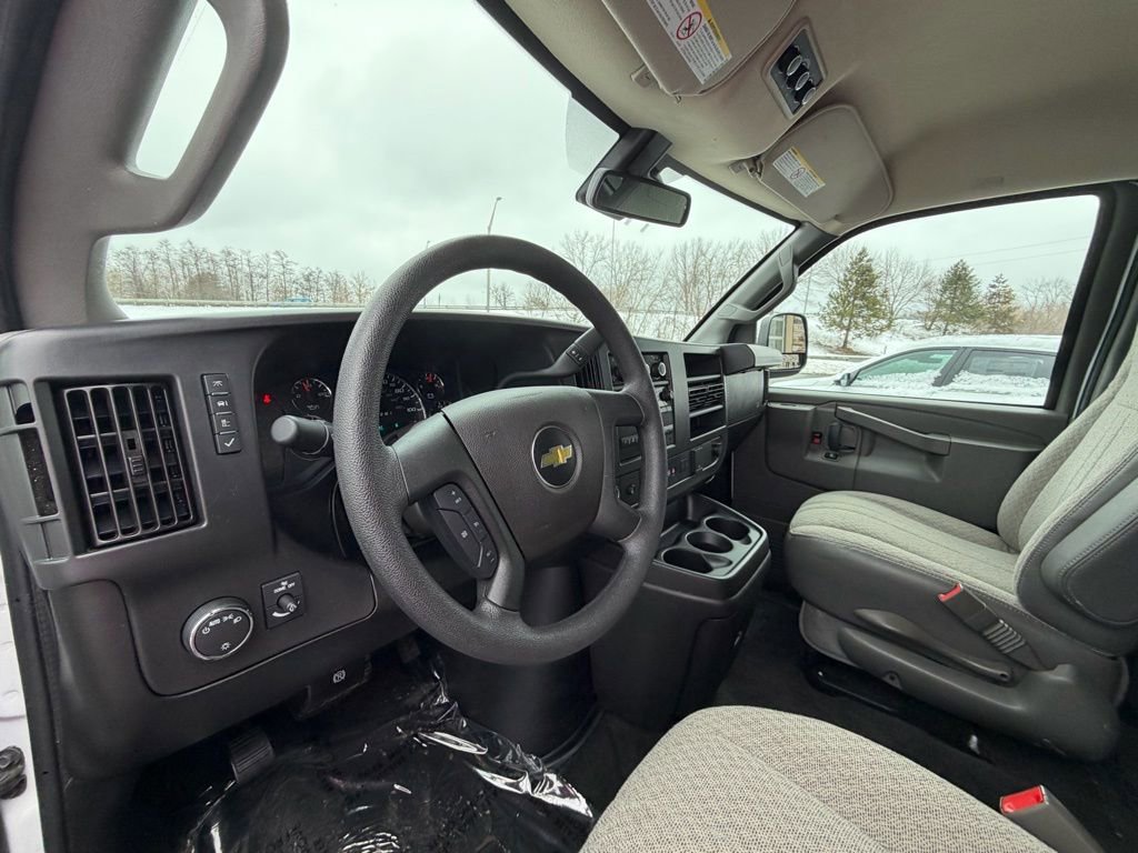 Used 2025 Chevrolet Express 3500 LT w/ LT Preferred Equipment Group RWD image 9
