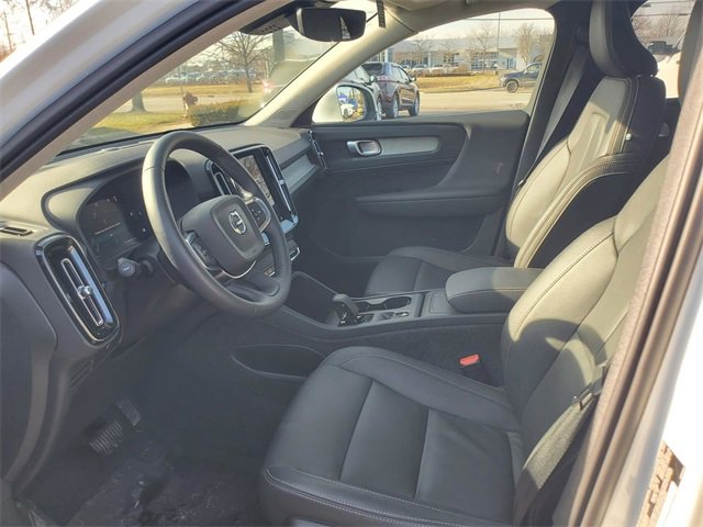 Certified 2025 Volvo XC40 B5 Core w/ Protection Package Premier image 14