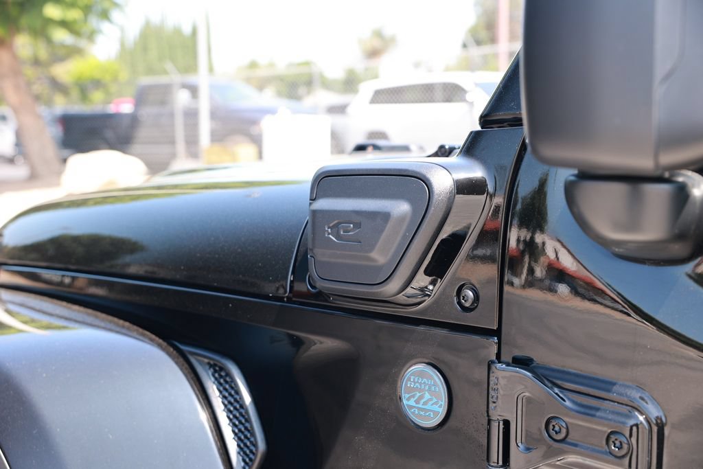Used 2025 Jeep Wrangler Unlimited Sahara w/ Safety Group AWD/4WD image 14