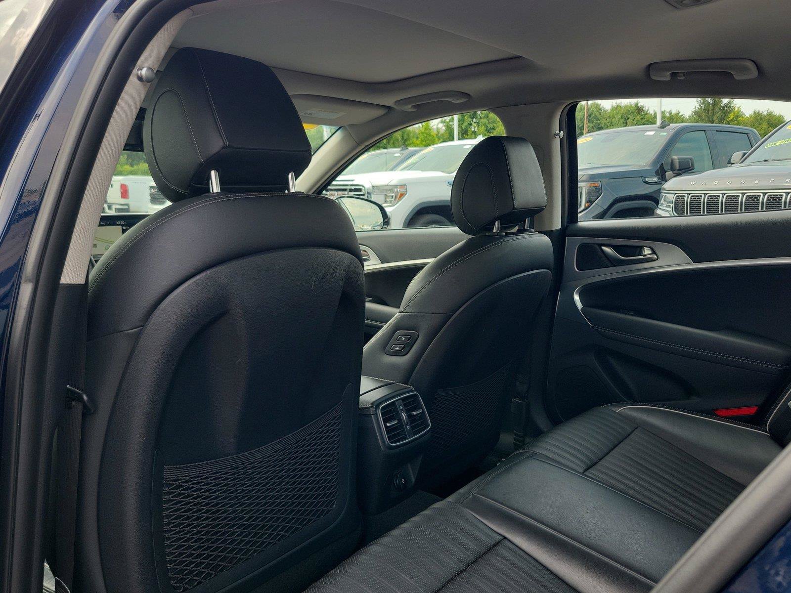 Used 2020 Genesis G70 3.3T RWD image 16