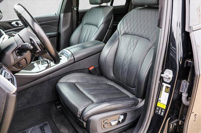 Used 2022 BMW X5 M50i image 12