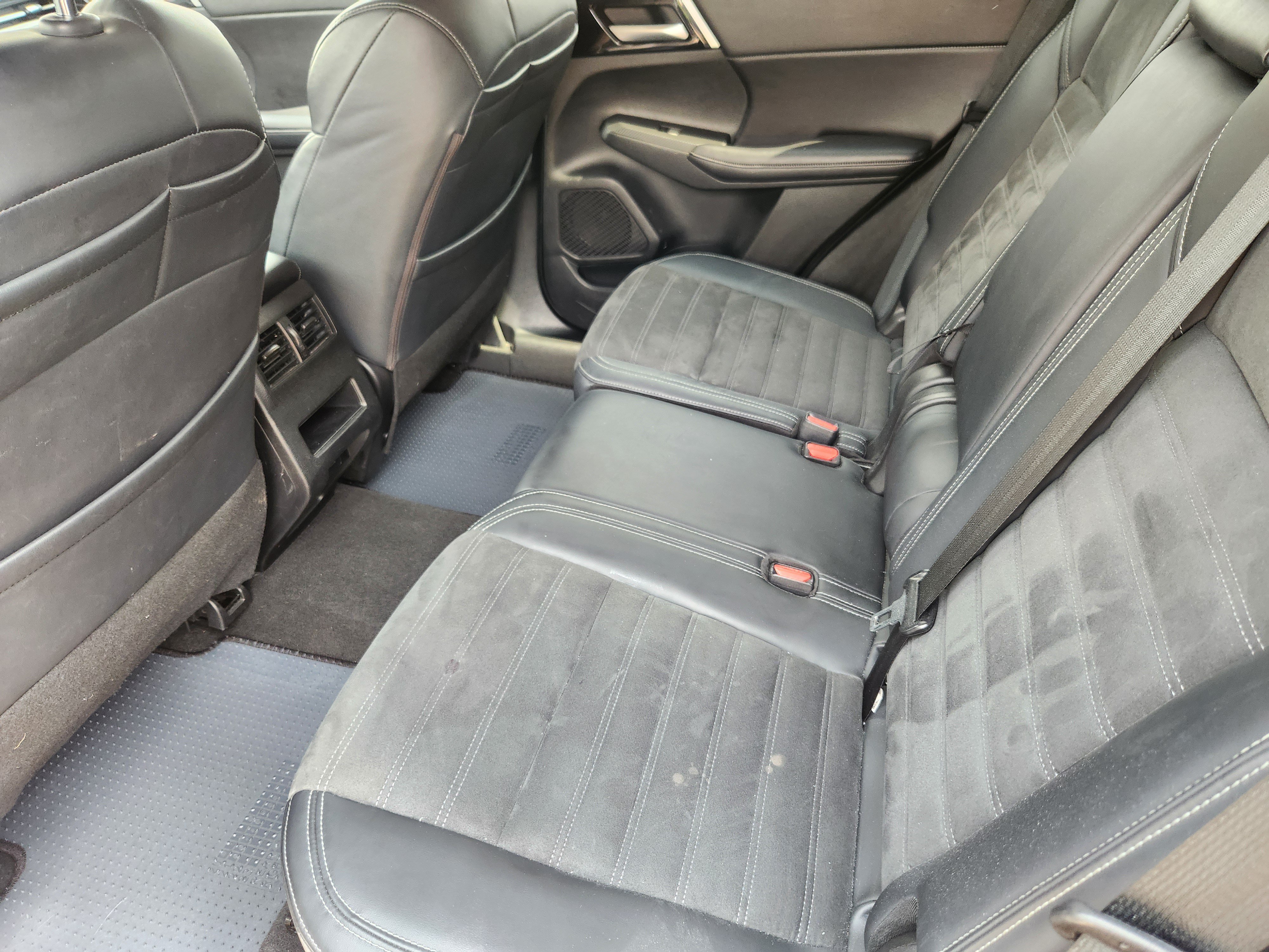 Used 2024 Mitsubishi Outlander SE AWD/4WD image 19