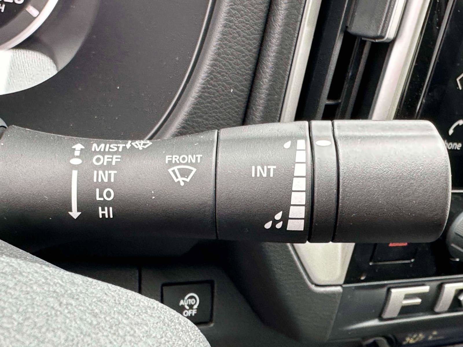 Used 2025 Nissan Frontier SV w/ SV Convenience Package image 21