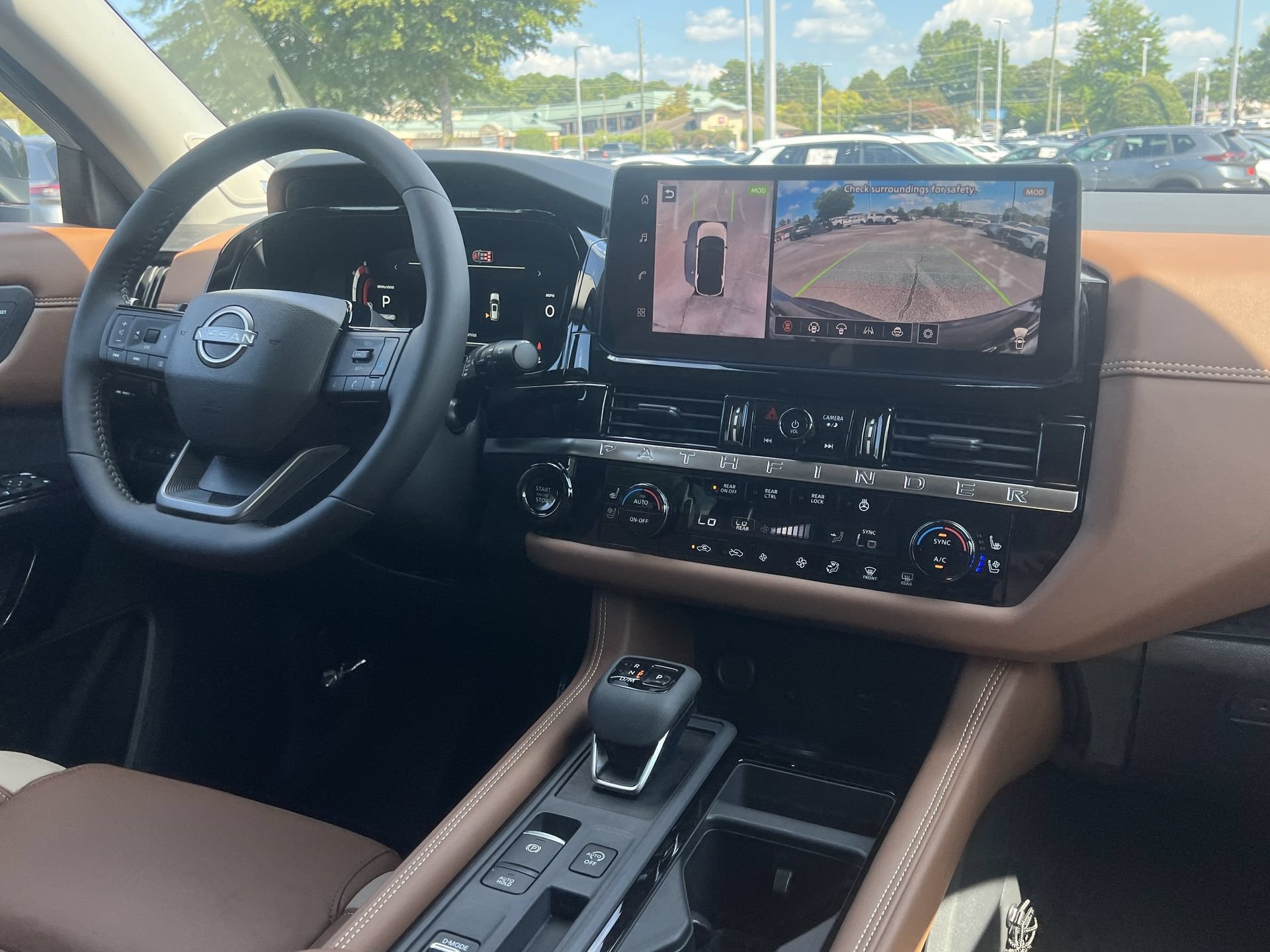 New 2026 Nissan Pathfinder Platinum FWD image 3