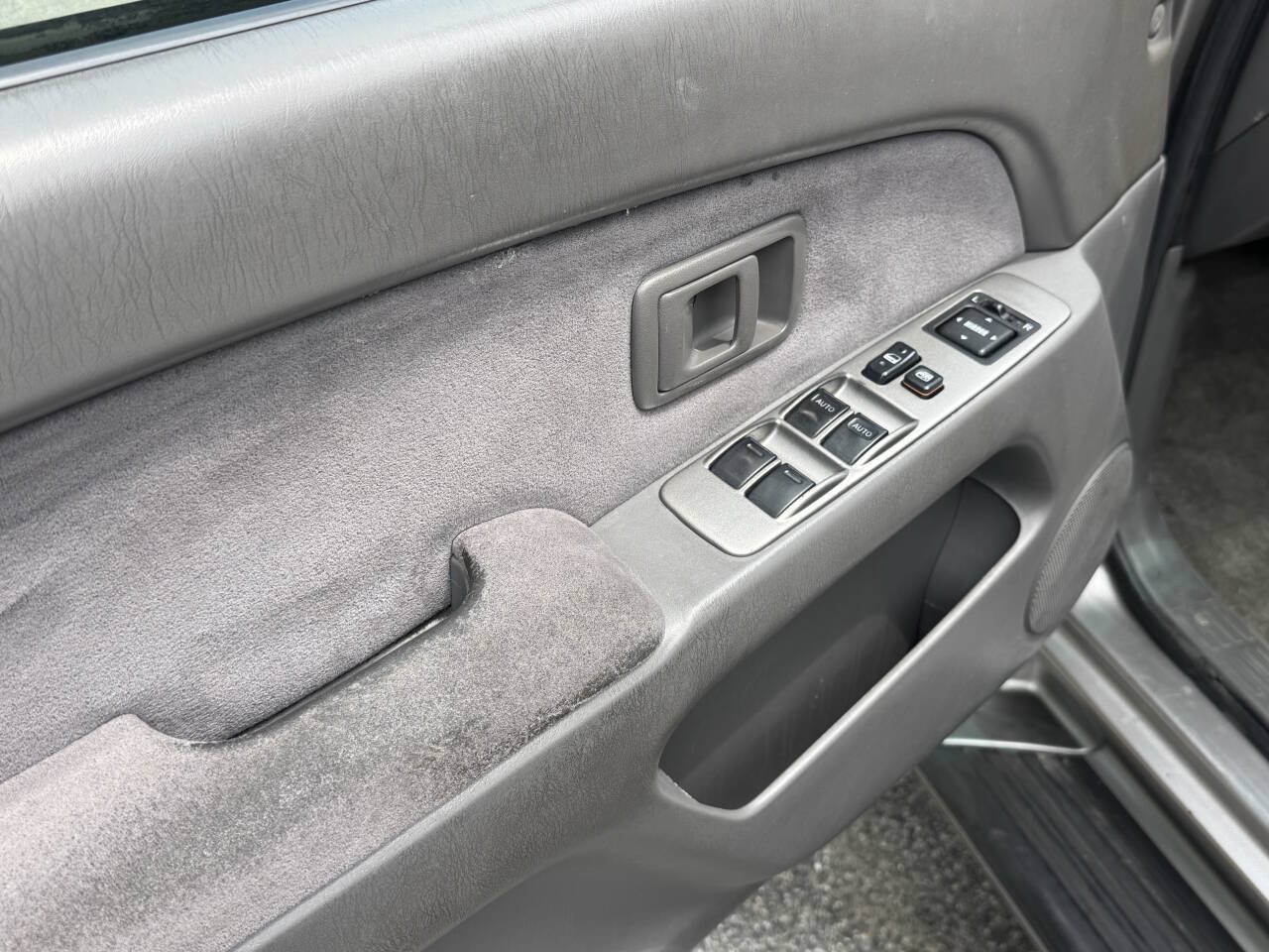 Used 2002 Toyota 4Runner SR5 AWD/4WD image 22