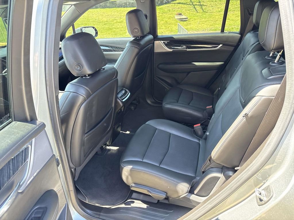 Used 2023 Cadillac XT6 Premium Luxury w/ Technology Package AWD/4WD image 10
