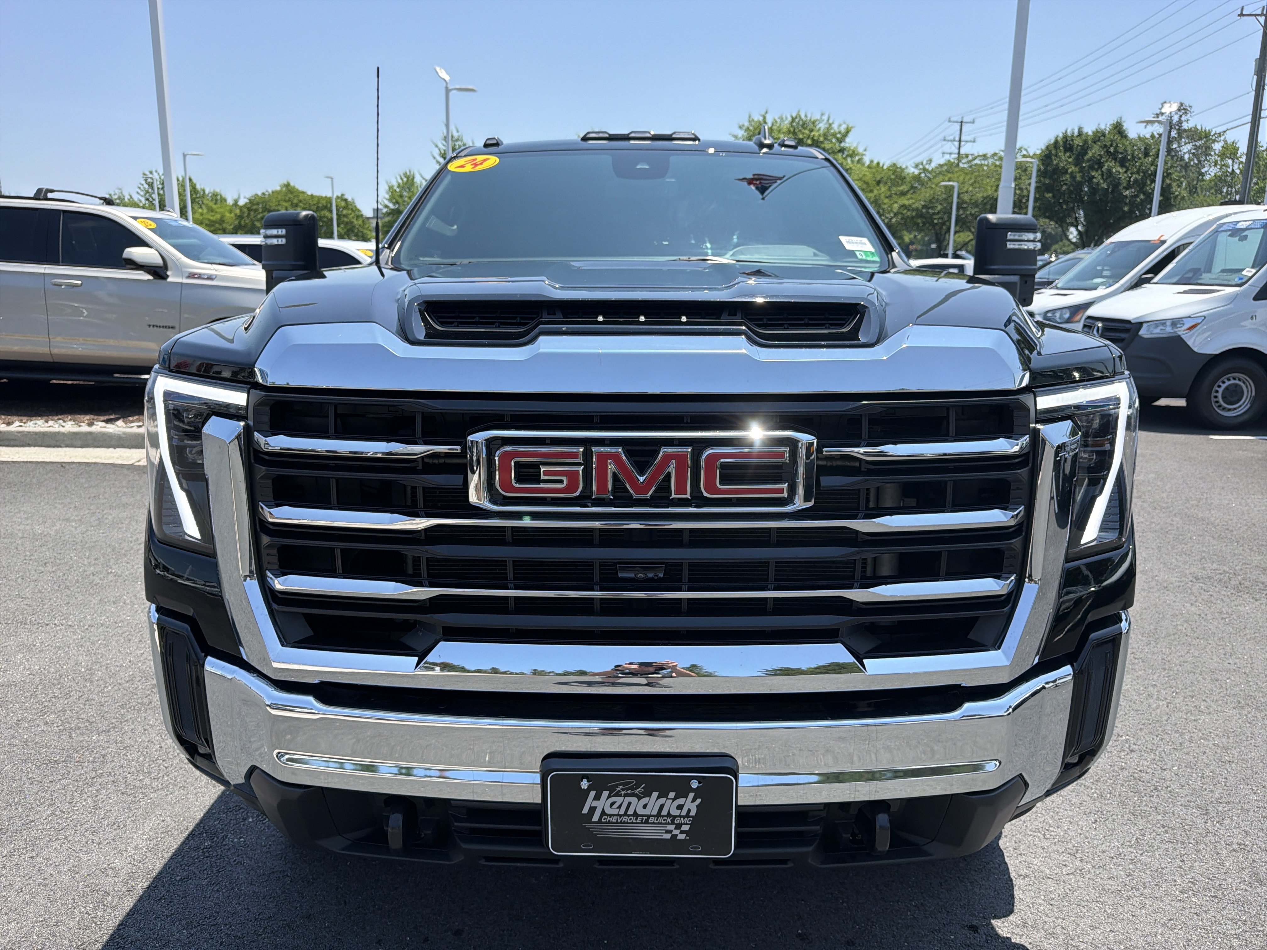 Used 2024 GMC Sierra 3500 SLE AWD/4WD image 3