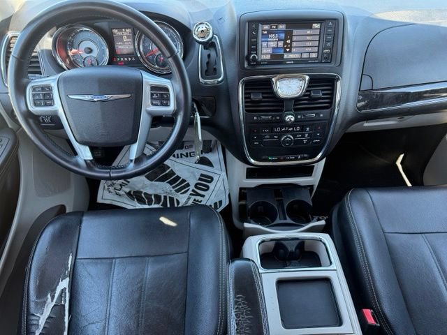 Used 2014 Chrysler Town & Country Touring FWD image 3