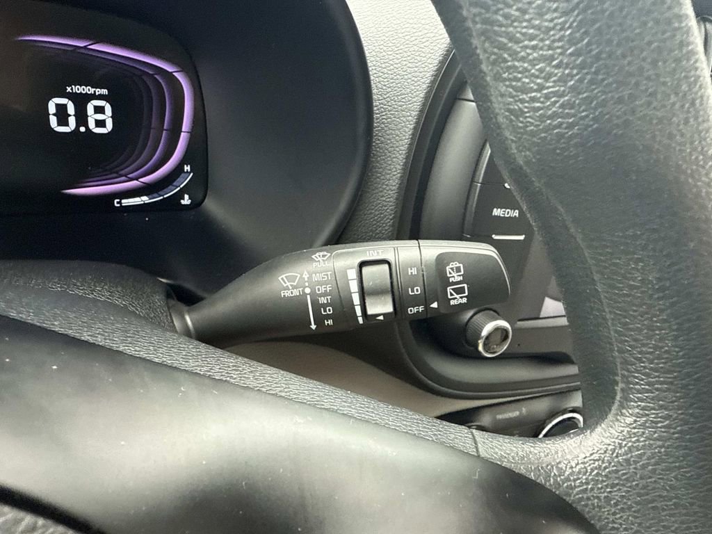 Used 2025 Kia Soul LX w/ LX Technology Package FWD image 29