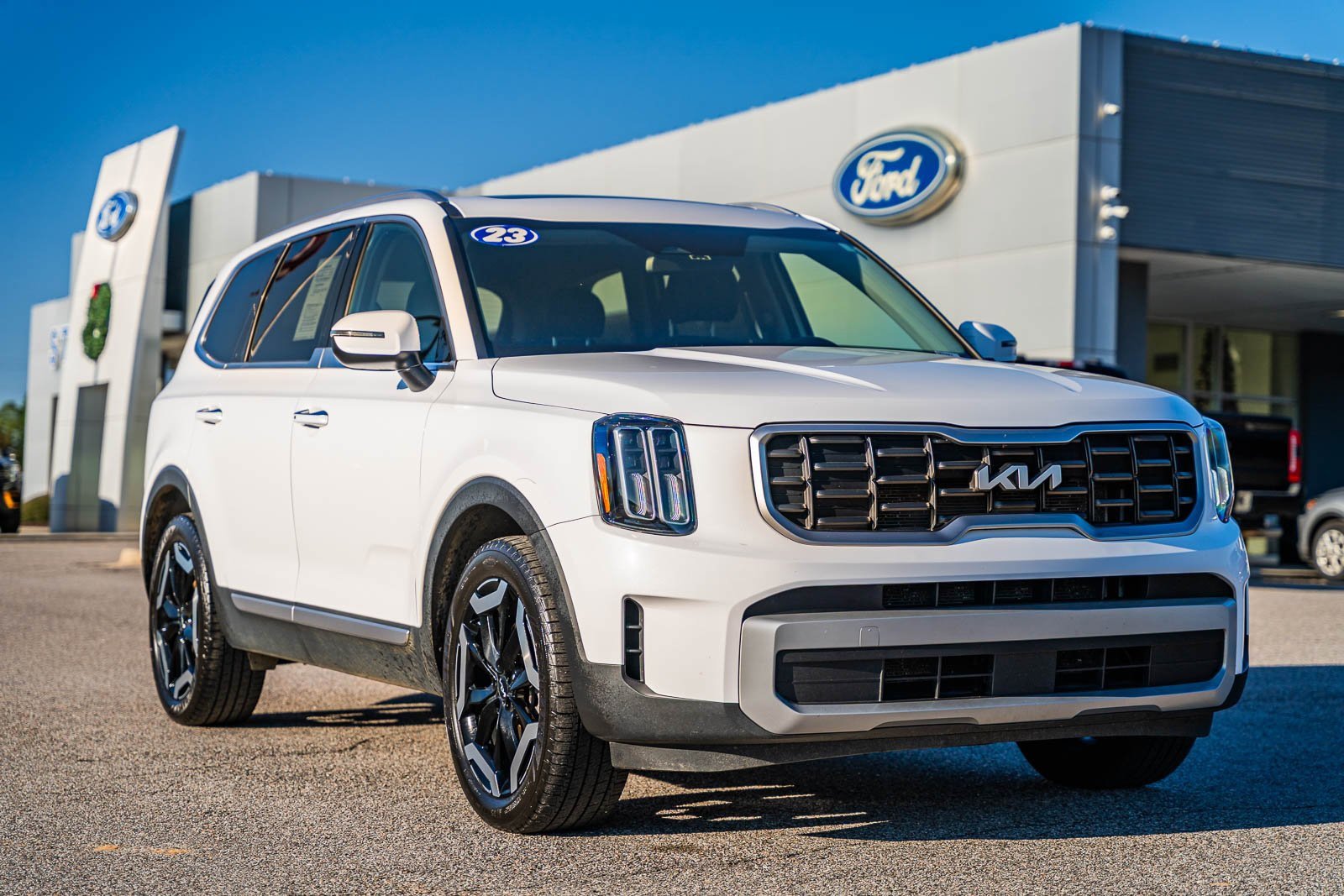 Used 2023 Kia Telluride S w/ S Sunroof Package