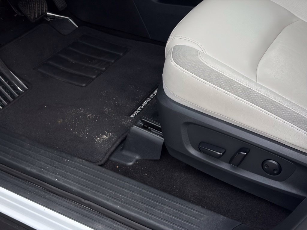 Certified 2025 Nissan Pathfinder SL AWD/4WD image 11