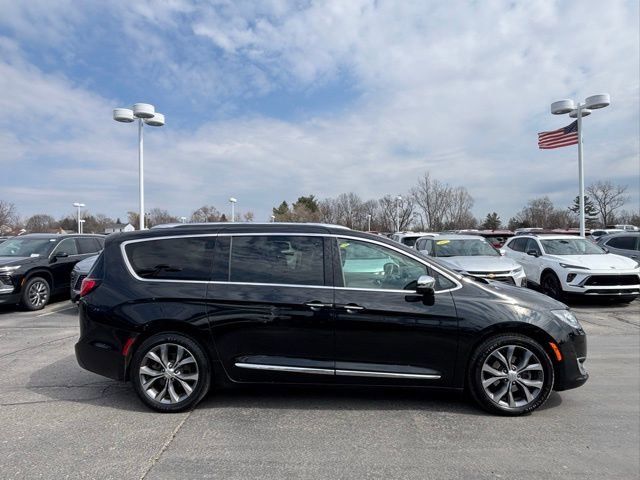 Used 2018 Chrysler Pacifica Limited w/ Tire & Wheel Group image 4