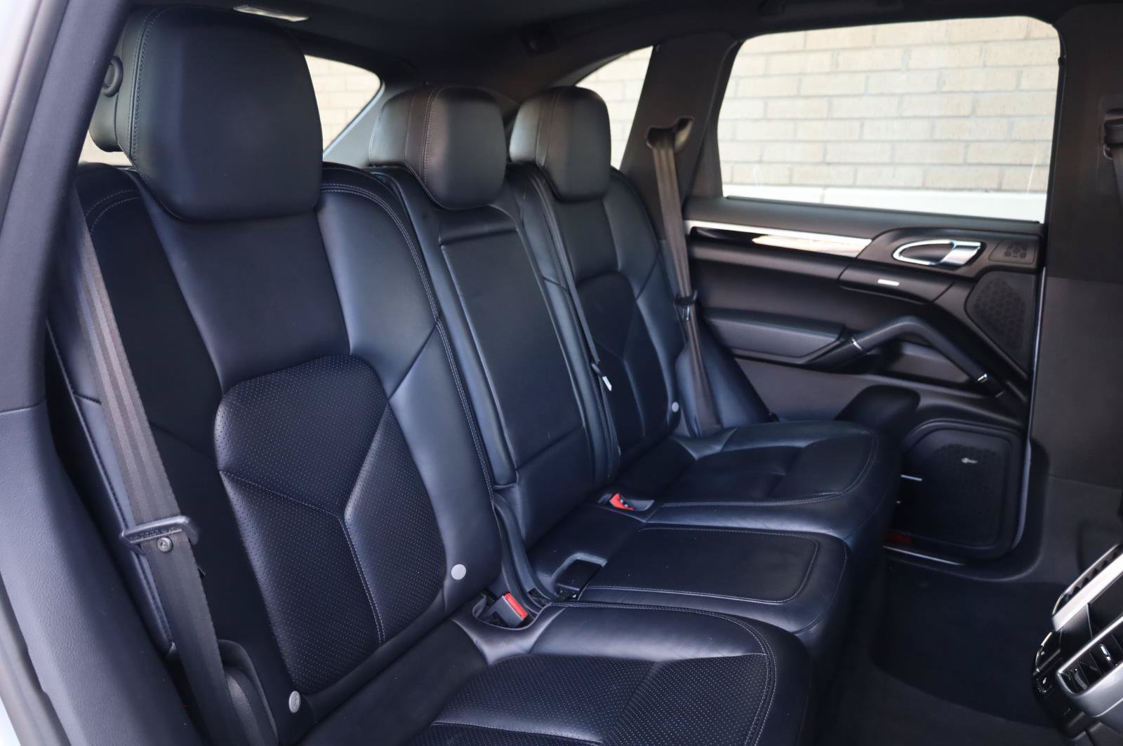 Used 2016 Porsche Cayenne AWD/4WD image 24