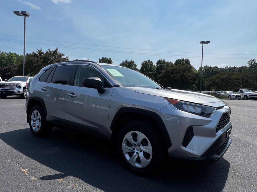 Used 2021 Toyota RAV4 LE AWD/4WD image 4
