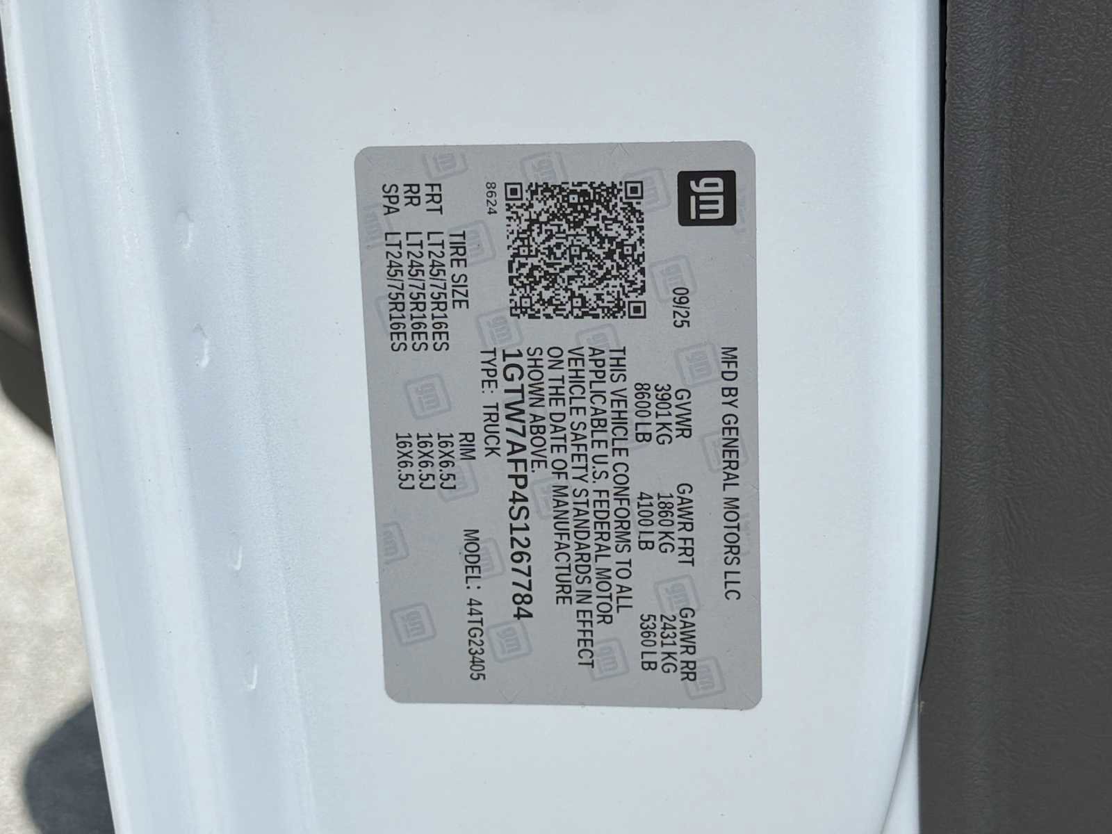 New 2025 GMC Savana 2500 w/ Driver Convenience Package image 33