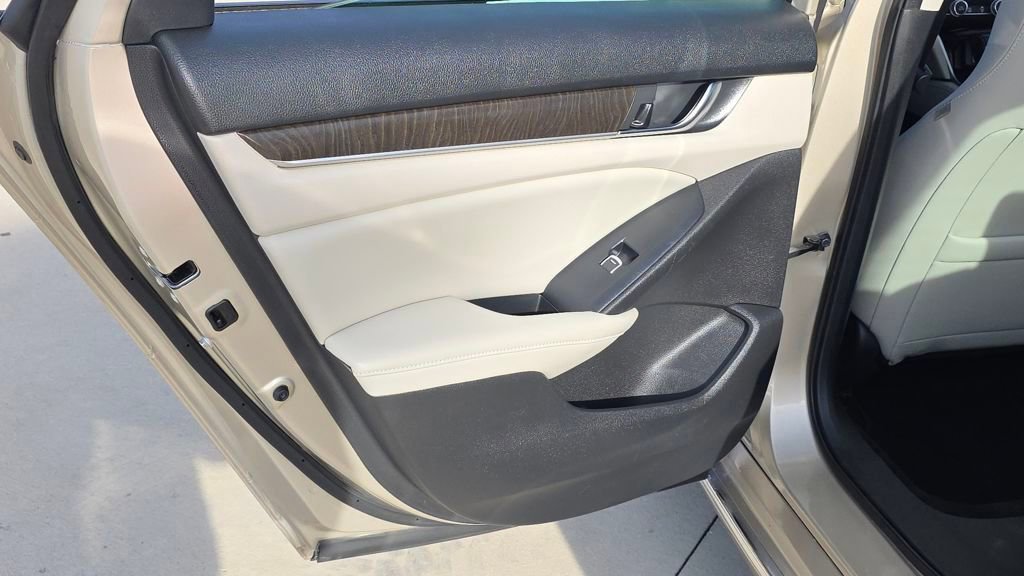 Used 2018 Honda Accord EX-L image 21