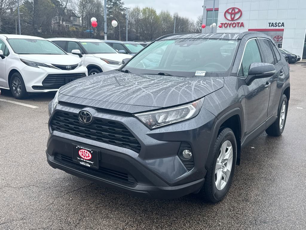 Used 2021 Toyota RAV4 XLE w/ Convenience Package image 3