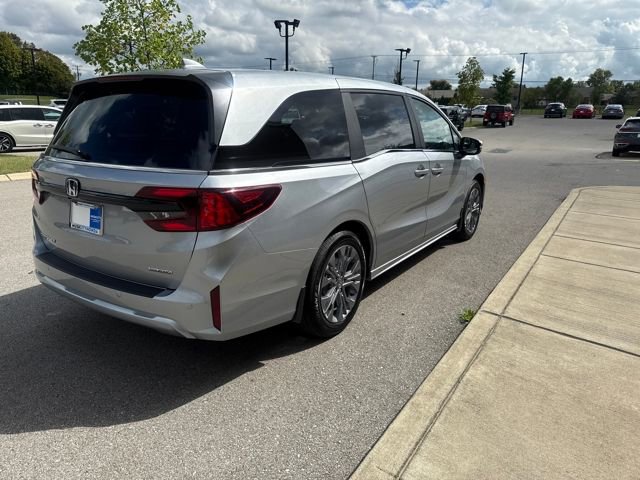 New 2026 Honda Odyssey Touring image 4