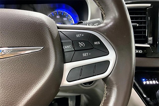 Used 2017 Chrysler Pacifica Touring-L image 13