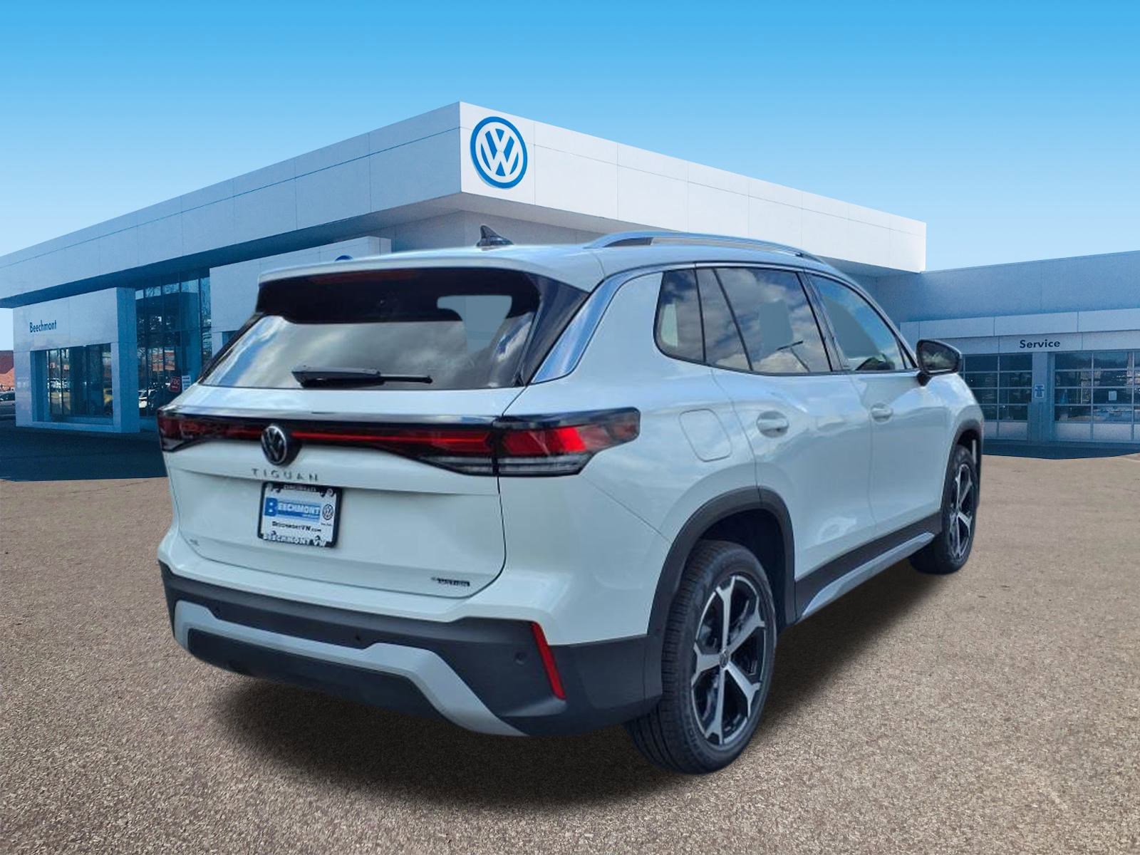 New 2025 Volkswagen Tiguan SE image 7