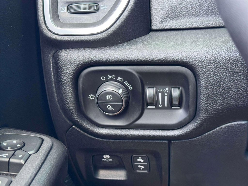 New 2026 RAM 1500 4x4 Crew Cab image 17
