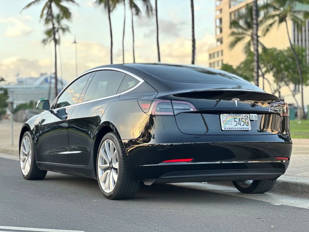 Used 2019 Tesla Model 3 Standard Range image 3