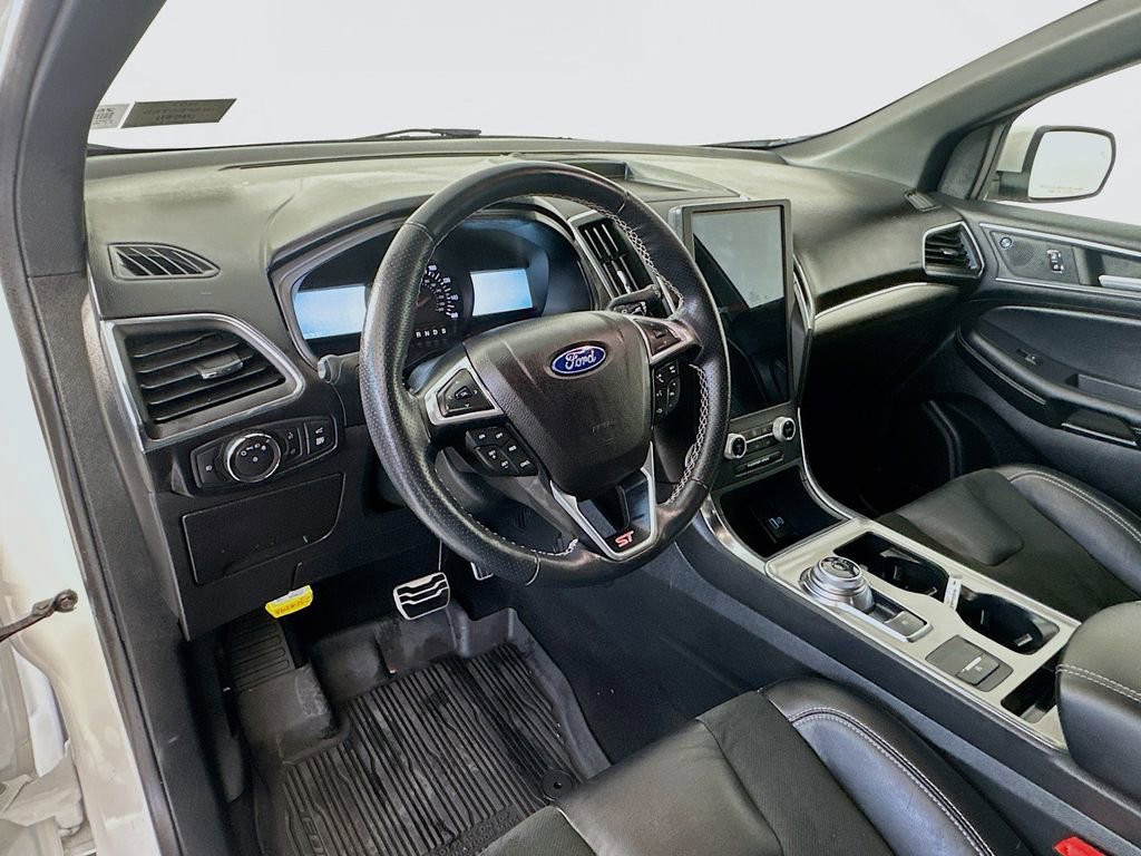 Used 2022 Ford Edge ST image 29