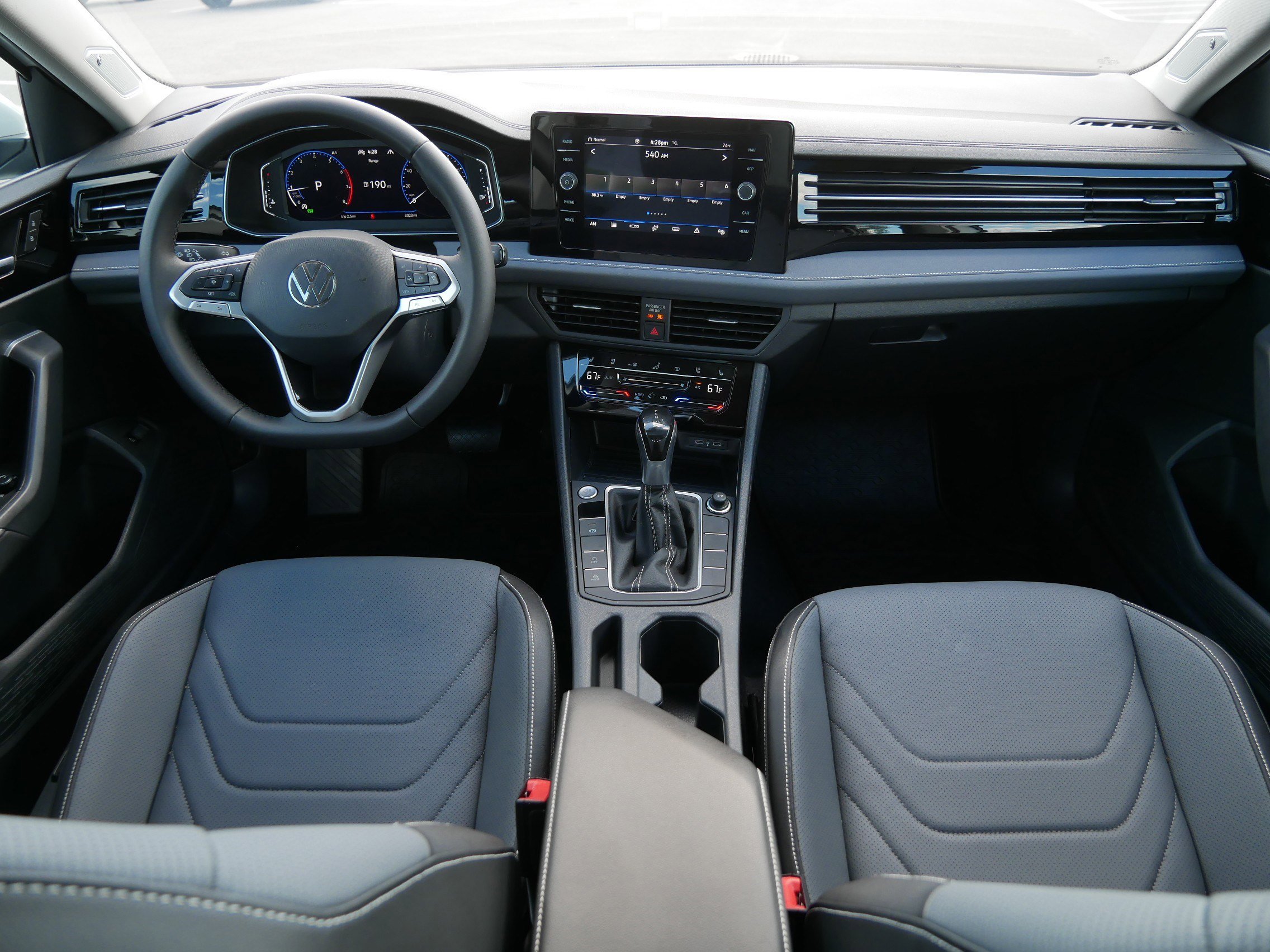 Certified 2025 Volkswagen Jetta SEL image 10