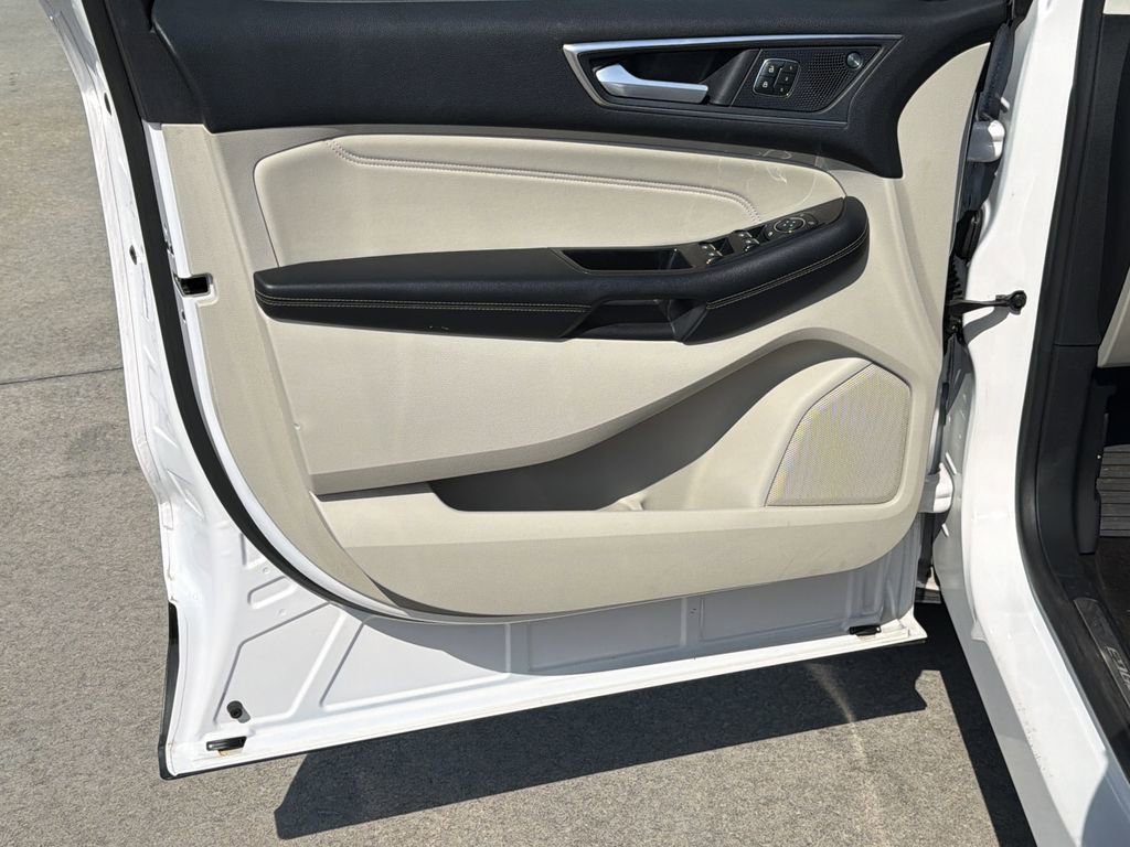 Used 2019 Ford Edge Titanium w/ Cold Weather Package image 10
