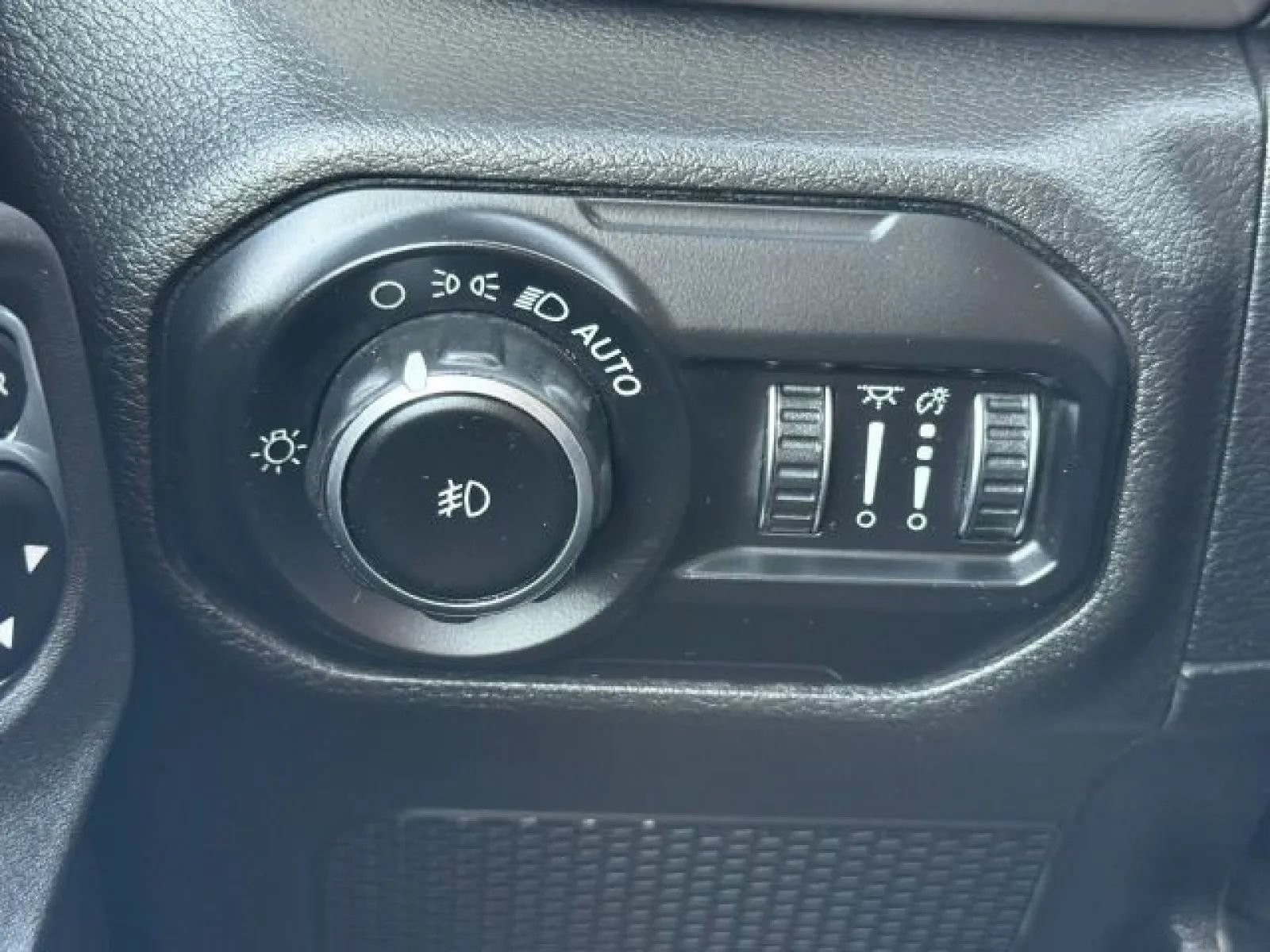 Used 2021 Jeep Wrangler Sport AWD/4WD image 28