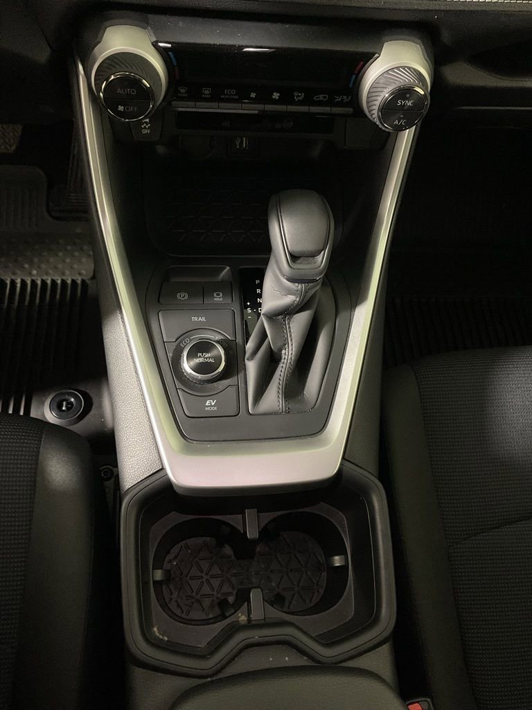 Used 2025 Toyota RAV4 LE image 31