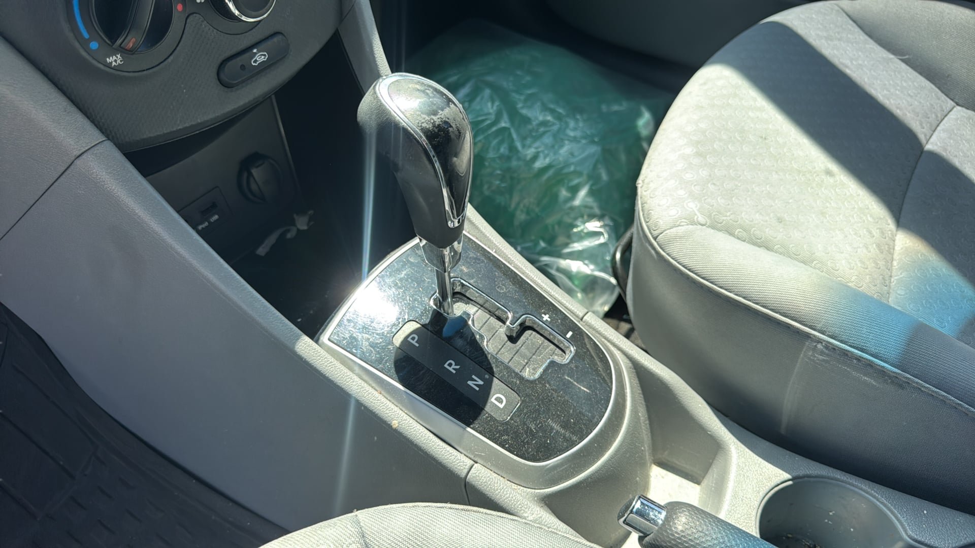 Used 2013 Hyundai Accent SE FWD image 23