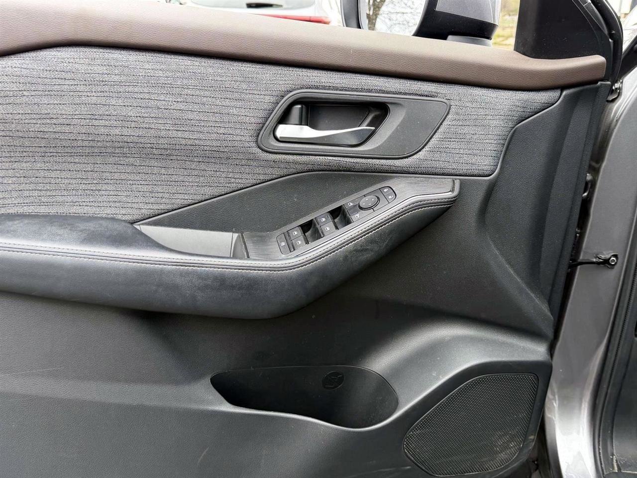 Used 2023 Nissan Rogue SV AWD/4WD image 18
