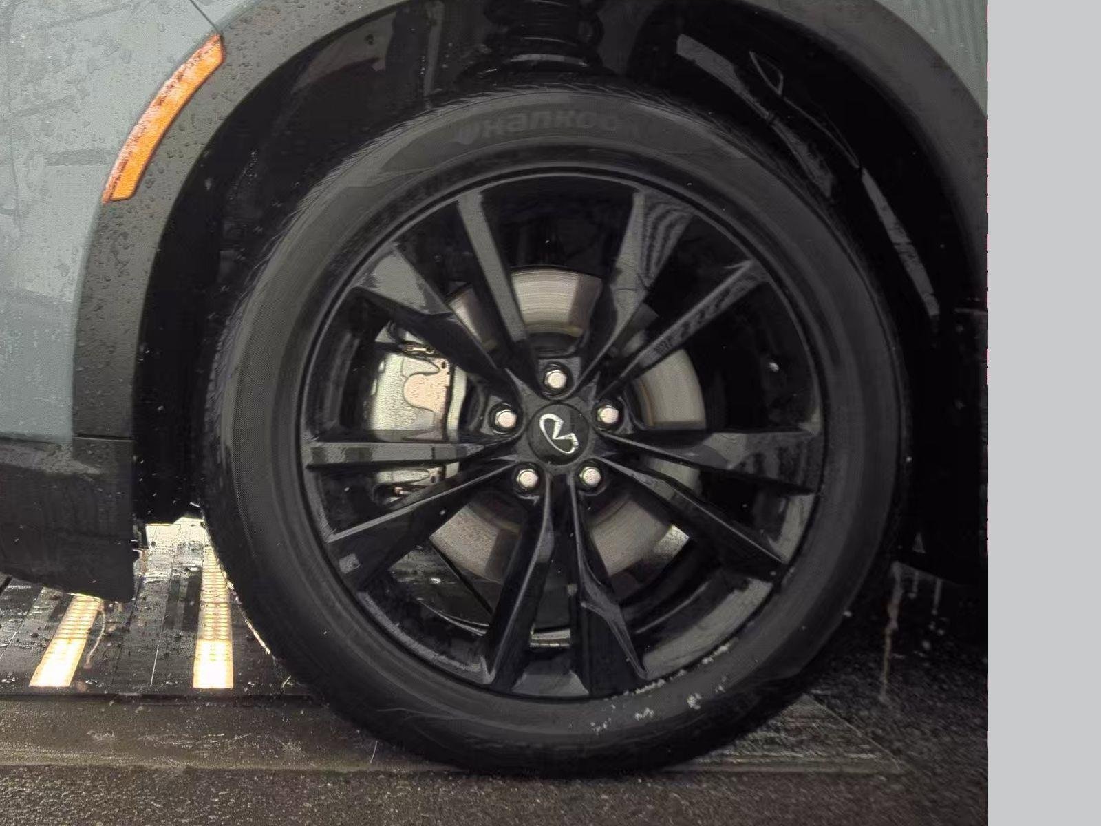 Used 2025 INFINITI QX60 Luxe w/ Black Edition image 11