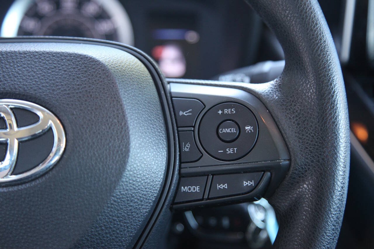 Used 2021 Toyota Corolla LE FWD image 30