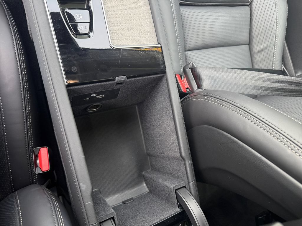 Used 2025 Volvo XC90 B6 Ultra w/ Protection Package AWD/4WD image 19