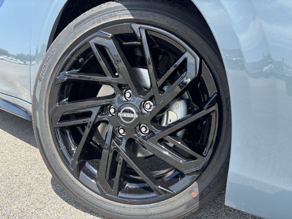 New 2027 Nissan Sentra SR w/ SR Premium Package FWD image 10