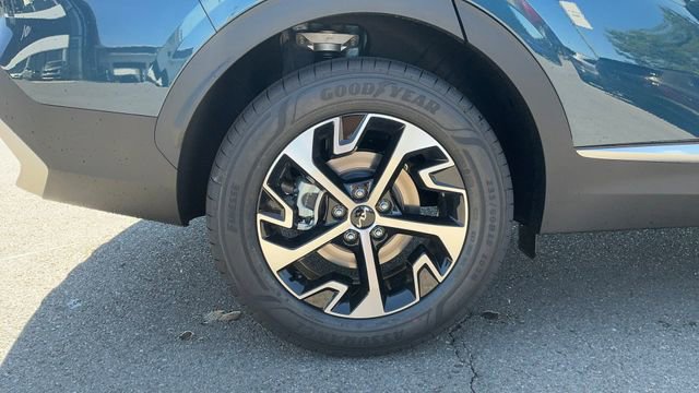 Used 2025 Kia Sportage EX image 10