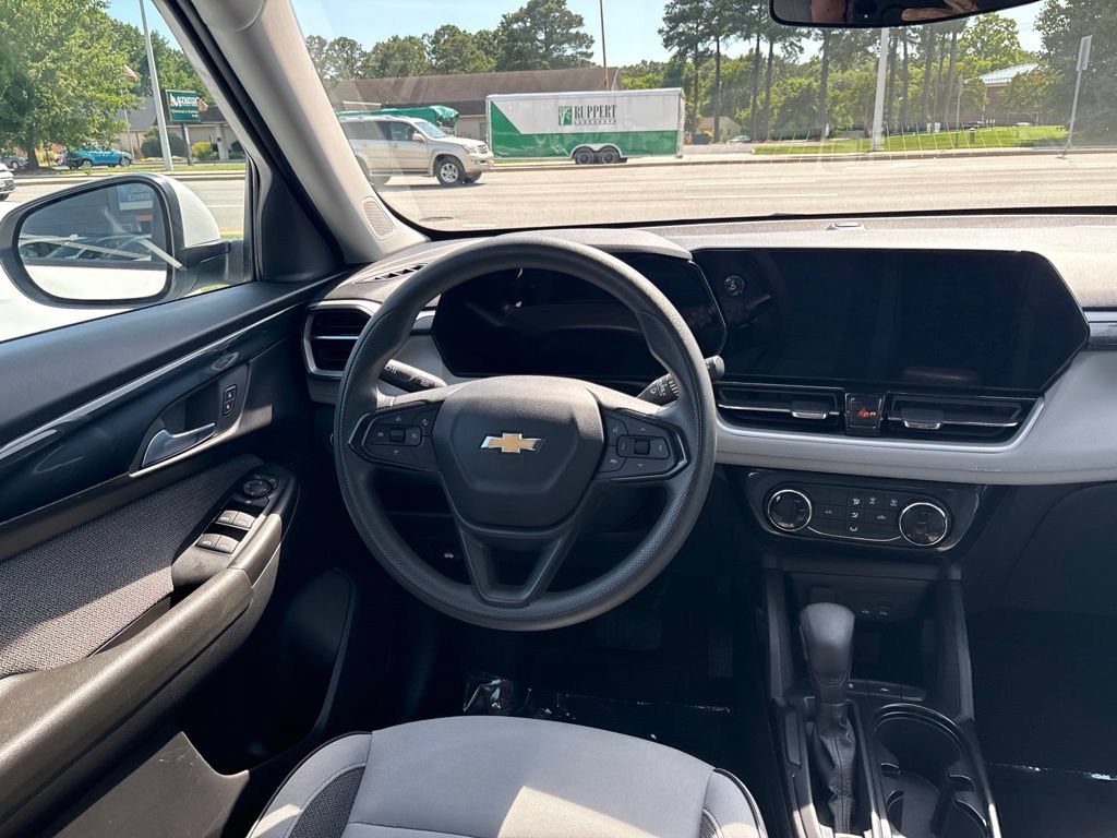 Used 2024 Chevrolet TrailBlazer LT FWD image 9