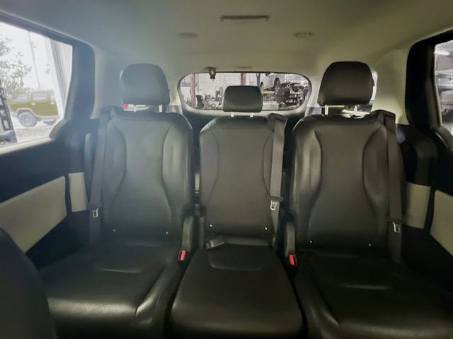 Used 2024 Kia Carnival LX image 19