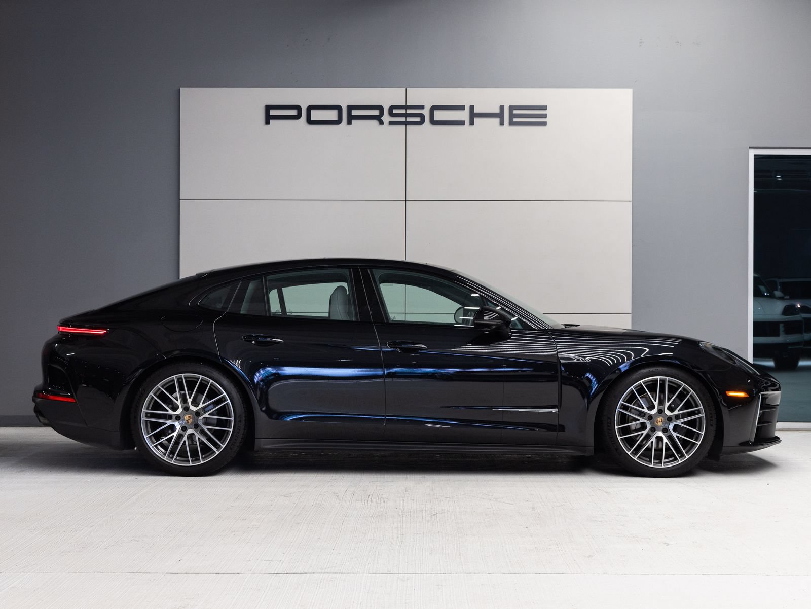 Certified 2024 Porsche Panamera 4 AWD/4WD image 8
