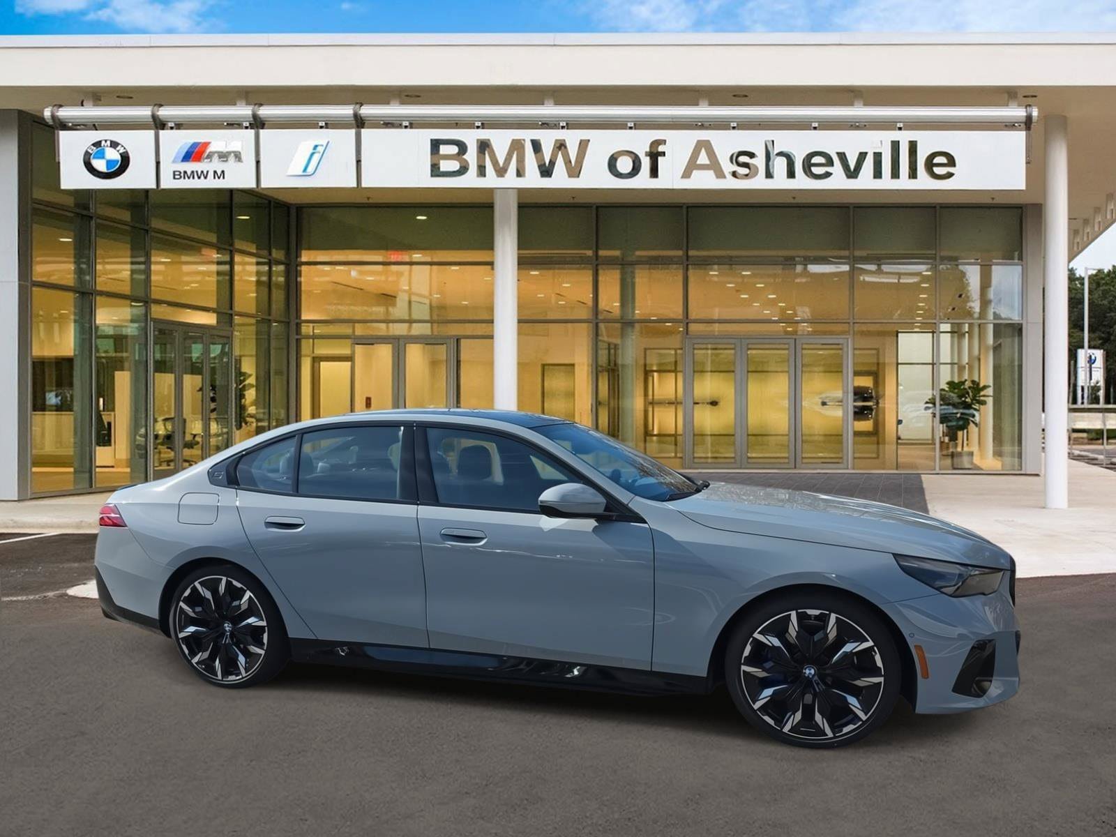 New 2026 BMW 550e xDrive AWD/4WD image 1