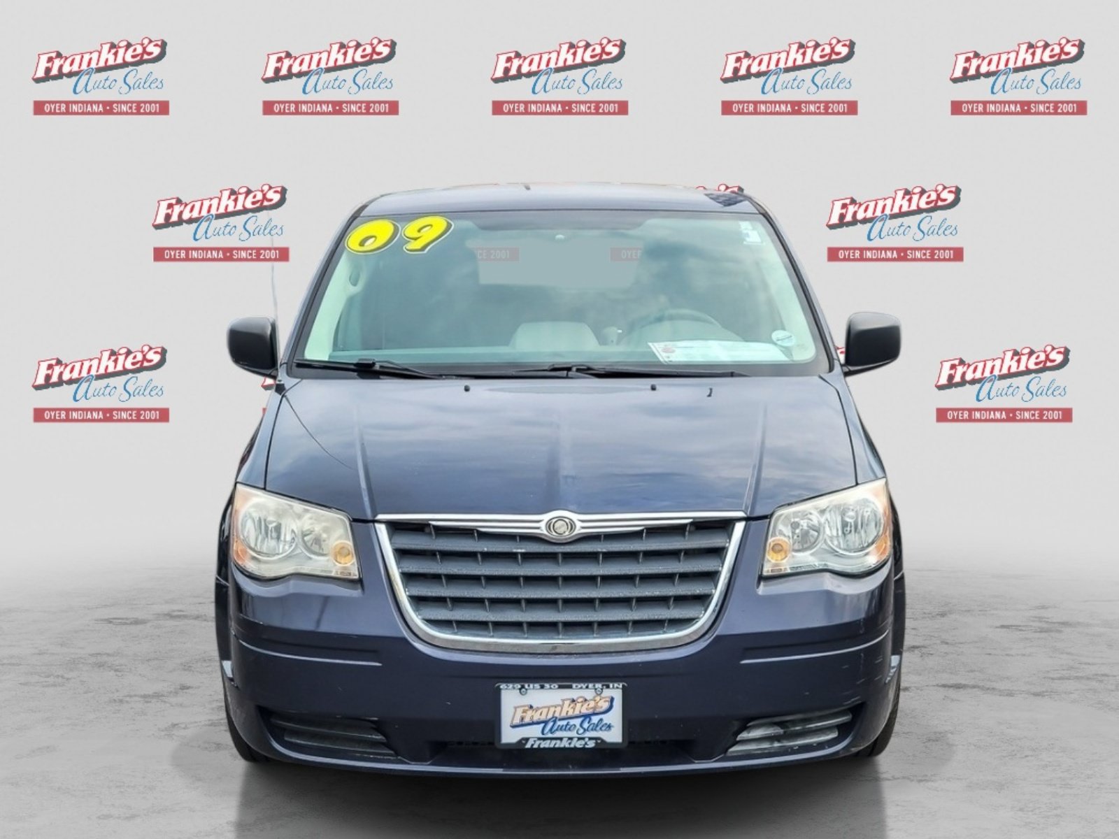 Used 2009 Chrysler Town & Country LX FWD image 8