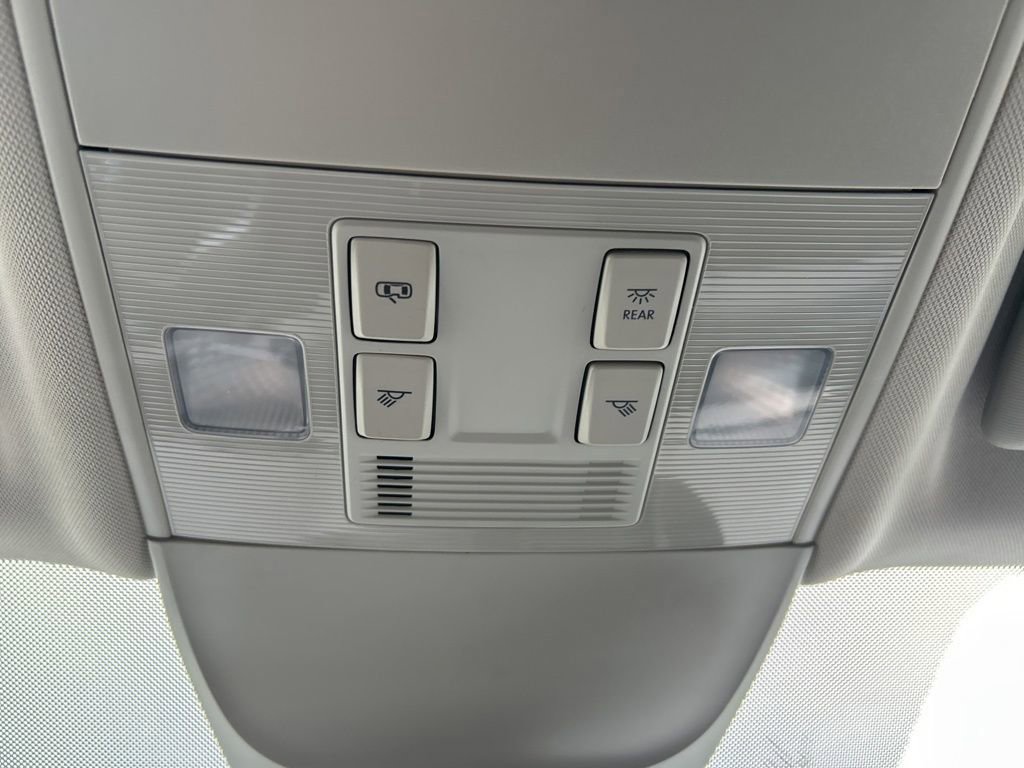 Certified 2025 Volkswagen Taos SE image 34