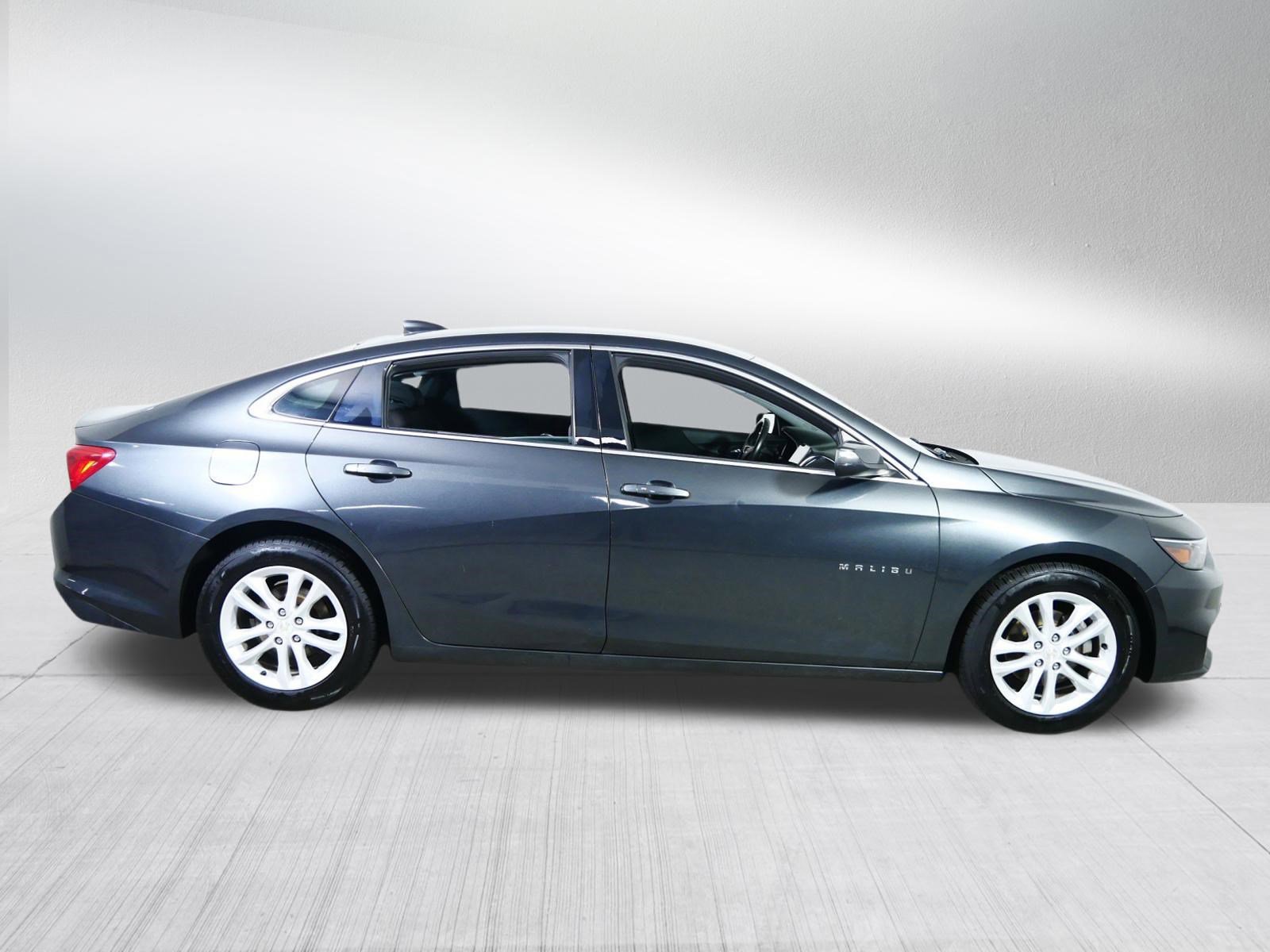 Used 2018 Chevrolet Malibu LT FWD image 8
