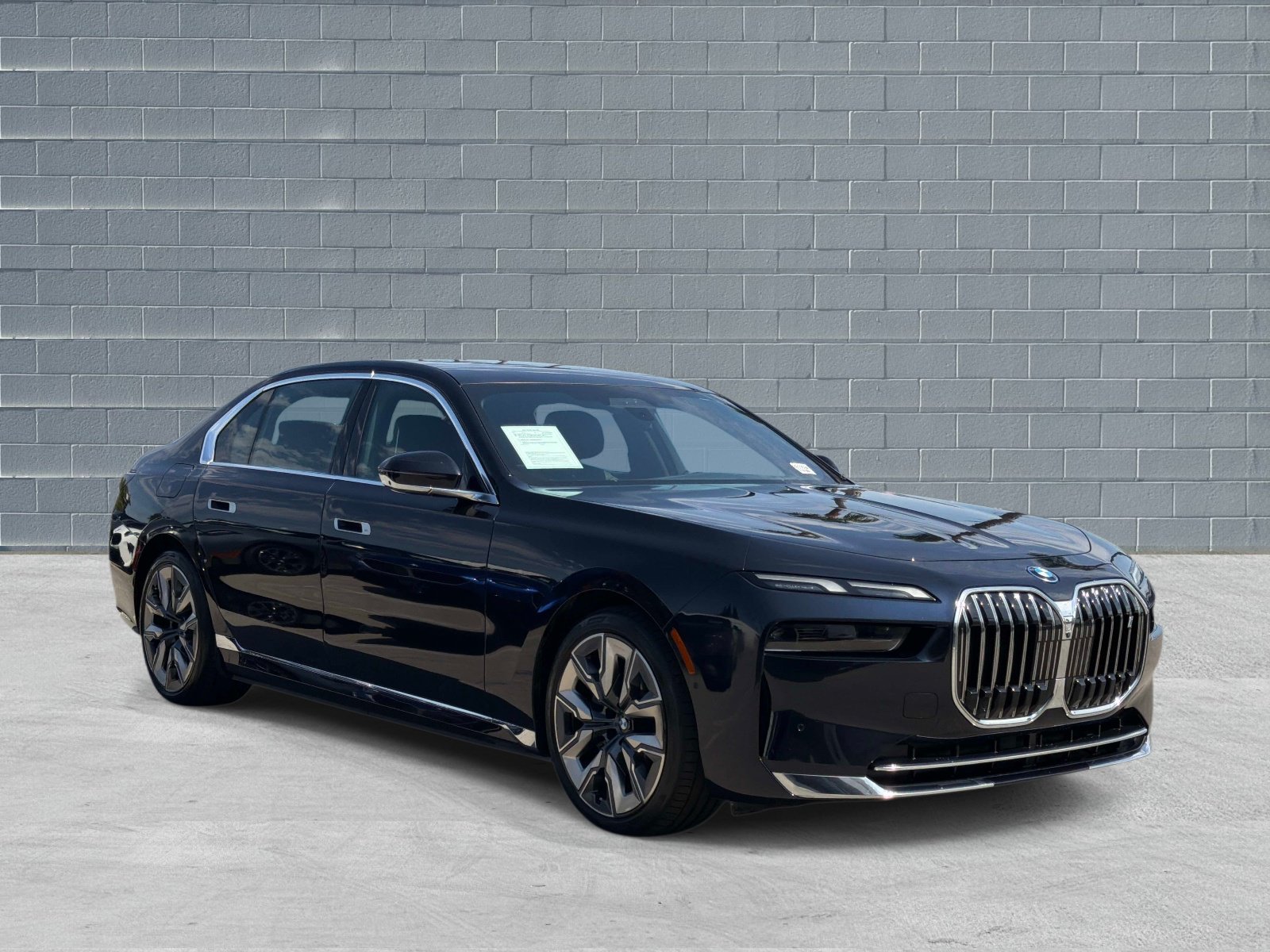 Used 2023 BMW i7 xDrive60 AWD/4WD image 1