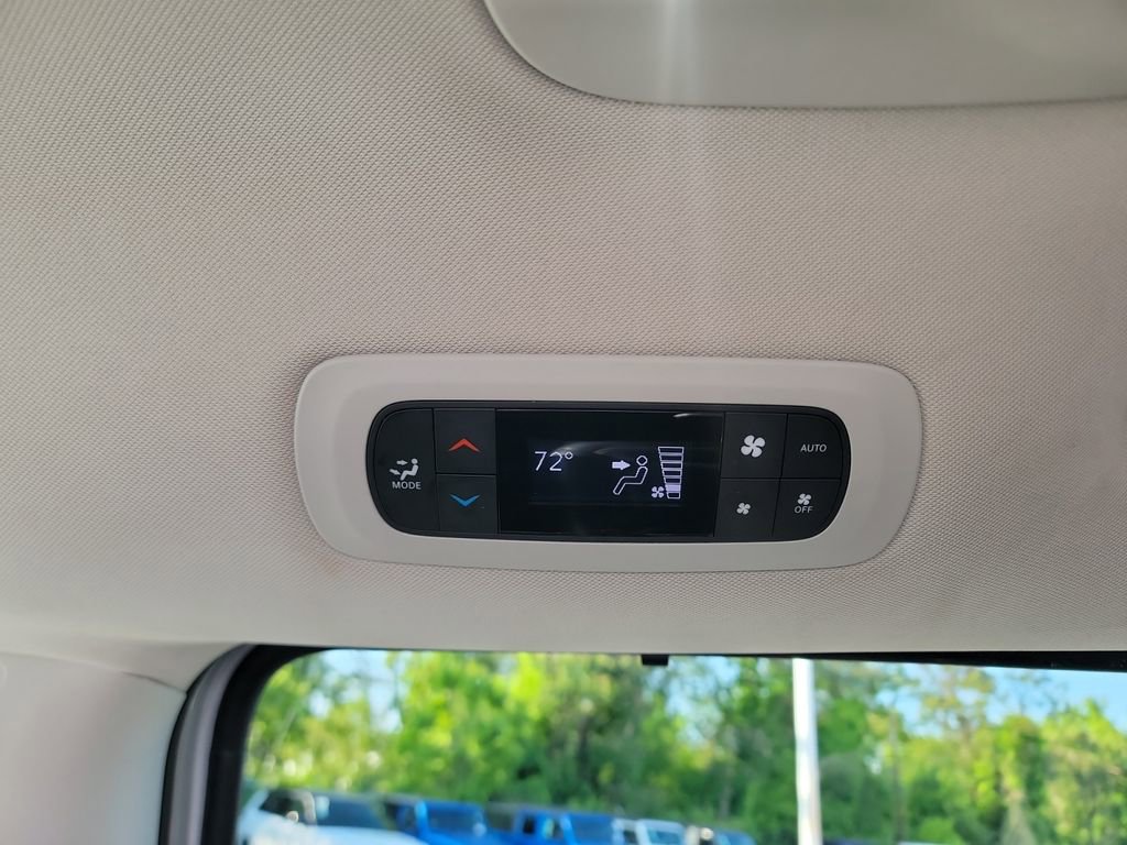 Used 2024 Chrysler Pacifica Touring-L FWD image 18