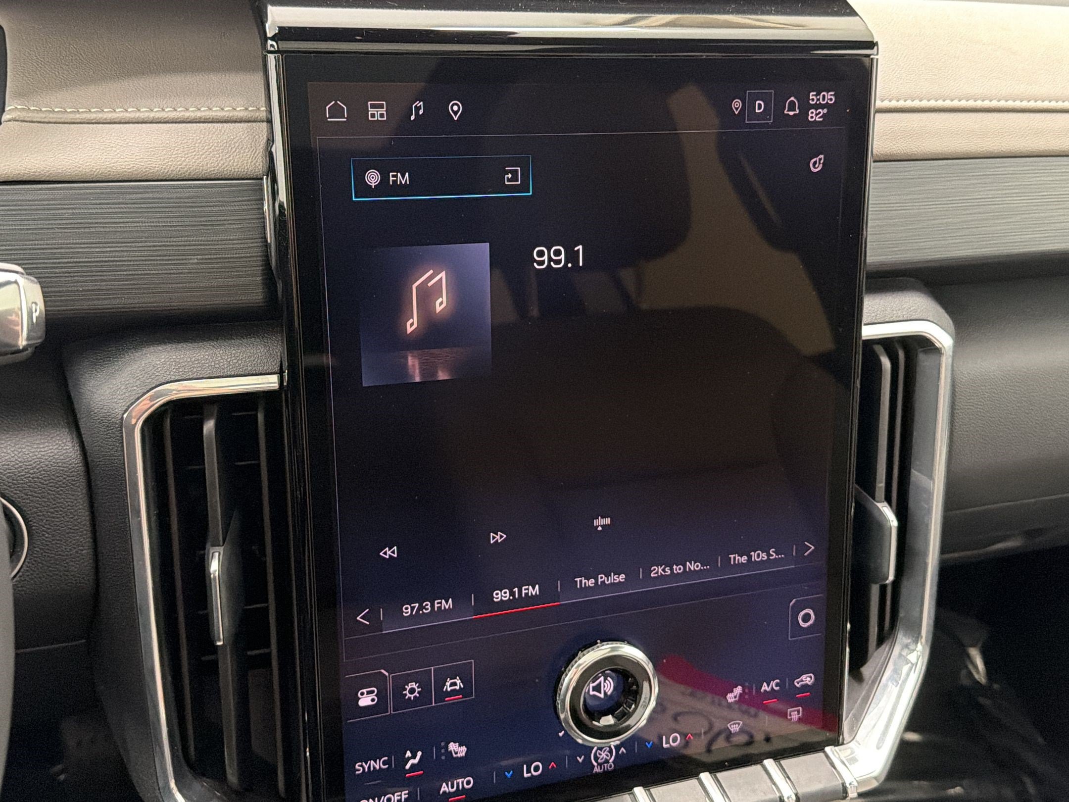 Used 2024 GMC Acadia Elevation w/ Luxury Package FWD image 19