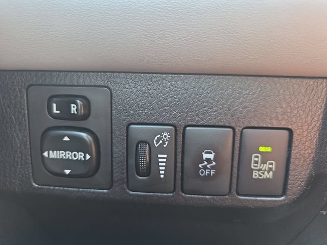 Used 2015 Toyota RAV4 Limited w/ Technology Package FWD image 27