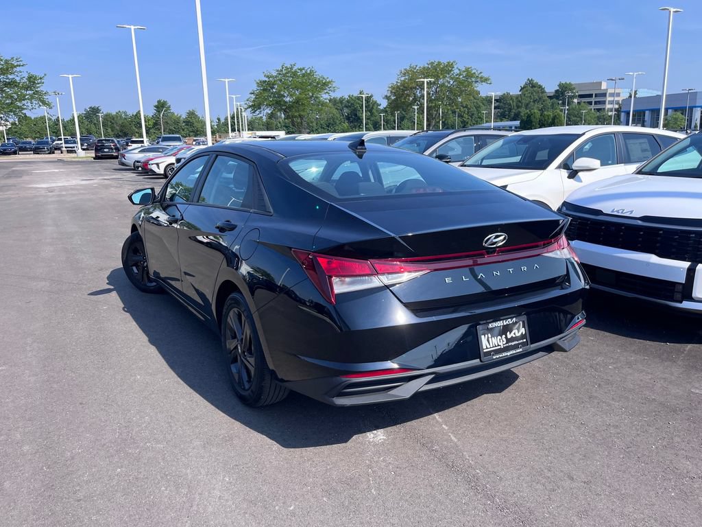 Used 2021 Hyundai Elantra SEL FWD image 5